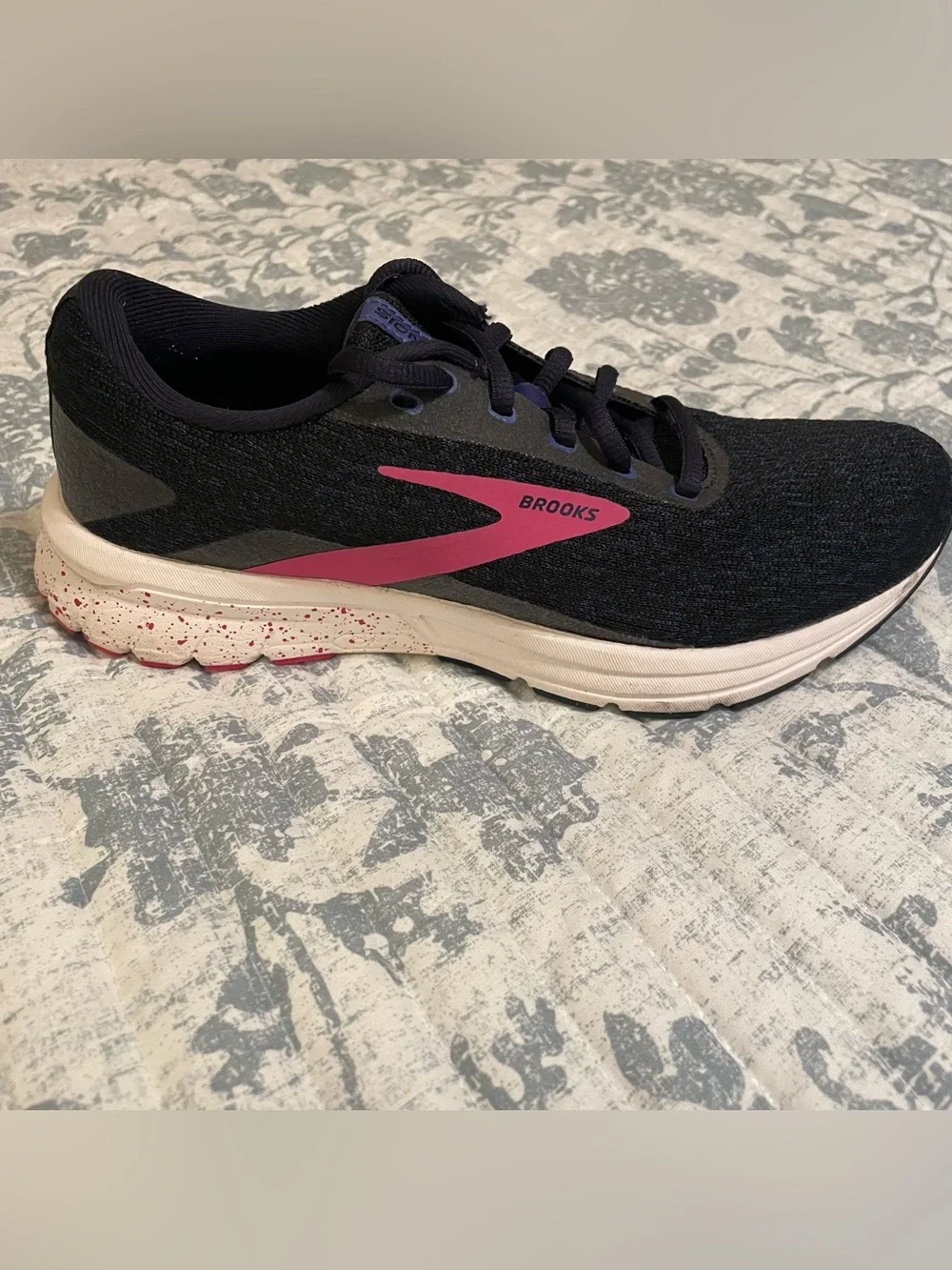 Brooks Women's Black Running Sneakers with Pink Accents